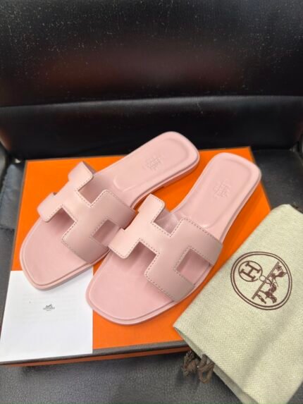 Hermès Oran Sandals In Epsom Calfskin Leather Pink